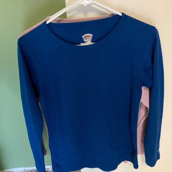 Champion Duofold, medium, 2 shirts (one blue, one pink) - Picture 3 of 4